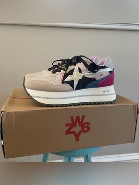 W6YZ Deva Sneakers Beige Black Fuchsia Metallic Silver Women’s Sz 39 NEW IN BOX